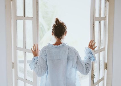 Kolikokrat je treba zračiti stanovanje in zakaj to ni dovolj brez prezračevalnega sistema